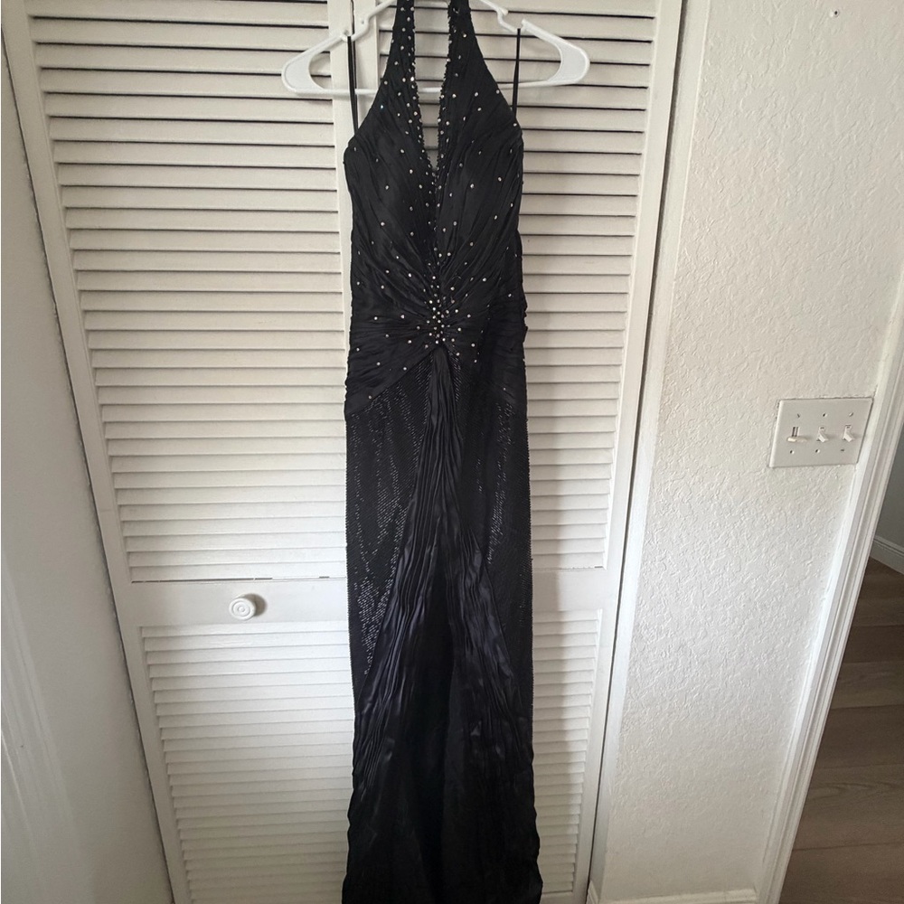 Elegant Black Halter Evening Dress with Beaded Accents